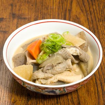 エゴマ豚のもつ煮はどんなお酒との相性もぴったりです◎