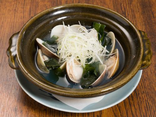蛤と三陸わかめの酒蒸し
