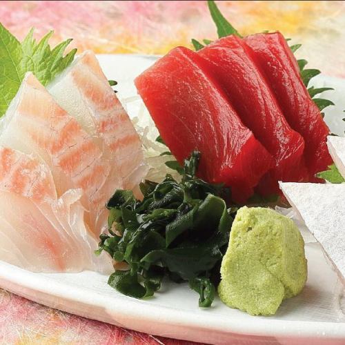 Assortment of 3 pieces of sashimi with tuna