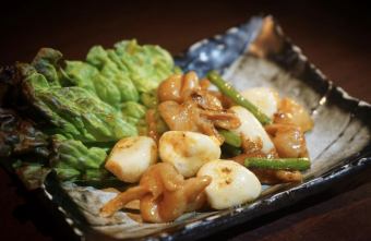 にんにくとマルコロホルモンの辛味噌炒め