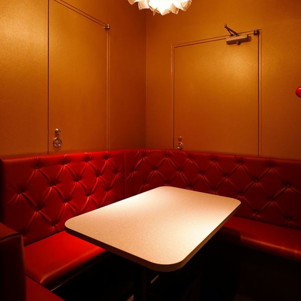 We will provide table seating according to the number of people.The modern interior has a total of 94 seats.