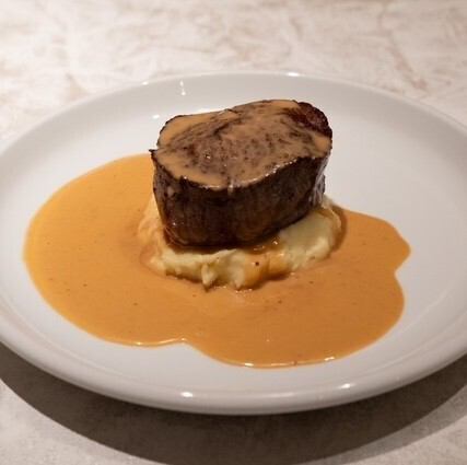 35 牛フィレ肉のポワレ ~フォンドヴォークリームソース