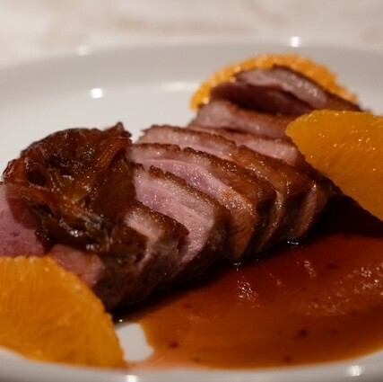 37 鴨胸肉のロースト オレンジヴィガラードソース