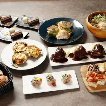 Recommended for girls' nights out and business dinners: 'Standard Plan' for 2 or more people, includes 2 hours of all-you-can-drink for 7,000 yen (tax and service charge included).
