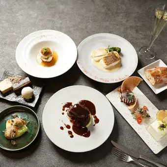 Enjoy caviar, foie gras, and more with our 'Special Plan' - 10,000 yen (tax and service charge included) for 2 or more people, including 2 hours of all-you-can-drink.