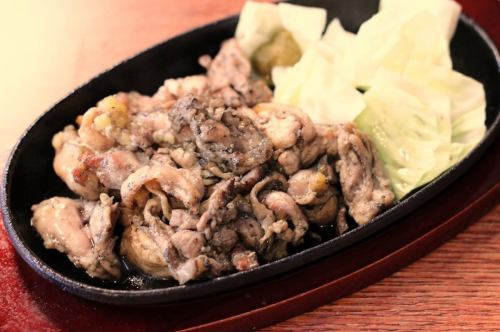 鶏の炭火焼3種盛り(塩・タレ)