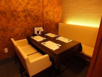 [Private room of Japanese modern style] This private room can accommodate up to 4 people.The calm atmosphere is ideal for entertaining.