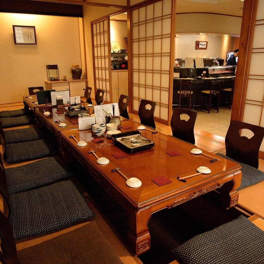 You can enjoy your meal slowly in a private room with spacious horigotatsu seats.