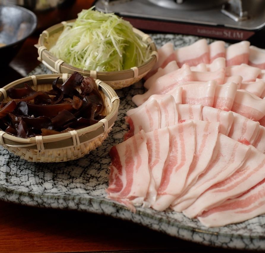 You can enjoy shabu-shabu made with local wood ear mushrooms and Agu pork!