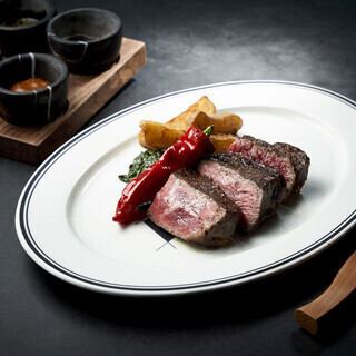 【加州】包含沙拉和150克国产牛里脊牛排的5道菜