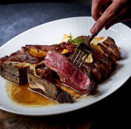 [萨泽拉克] 享用包含鱼子酱、熟成西冷牛排和和牛牛柳的八道菜套餐