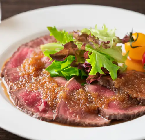 厳選したお肉料理も充実