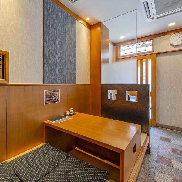 【ご家族、グループでのご利用に◎】座敷のお席を複数ご用意しております。グループでのご利用はもちろん、小さいお子様連れのお客様も安心してご来店していただけます！ゆったりとくつろげるお席でのお食事をお楽しみください。