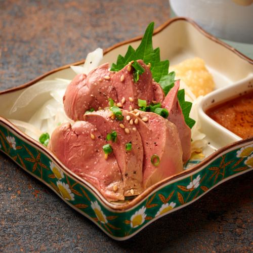 新鮮な大山鶏を使用した希少部位『白レバー』。