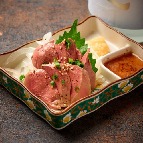 新鮮な大山鶏を使用した希少部位『白レバー』。