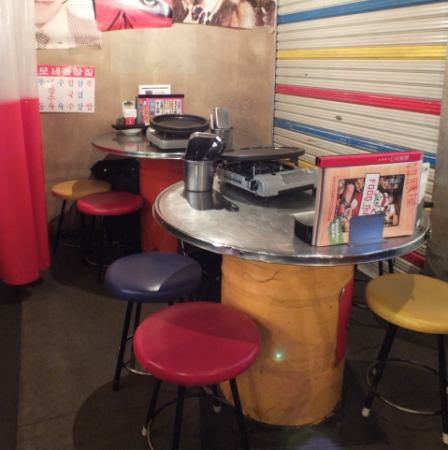 It is a seat with a calm atmosphere that can be used by a small number of people.Since it can be partitioned by a tent, you can enjoy authentic Korean yakiniku while relaxing slowly! Please use it for families with children and for dates ♪ If you have any questions about seats etc. Please contact the store.