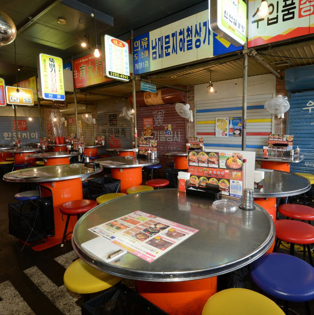 The authentic Korean food stall atmosphere is perfect for dates and girls' nights out.