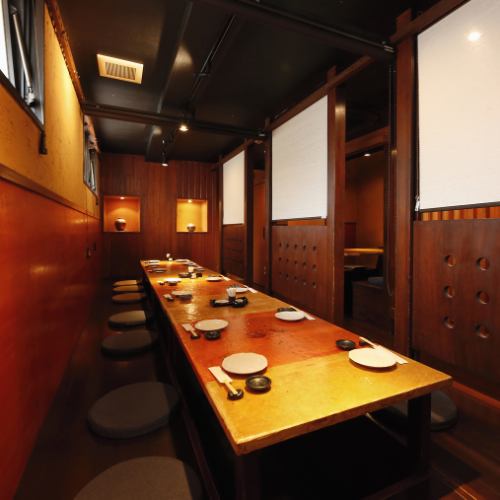 <p>We have semi-private room seats for 2 to 14 people and complete private rooms for 2 to 6 people.It can be used for birthdays, anniversaries, dates, entertainment, dinners, etc. with important people.</p>