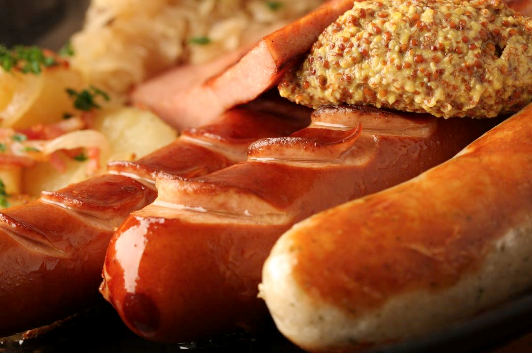 ★ ★ Please relish juicy authentic sausage with plenty of umami with cold beer!