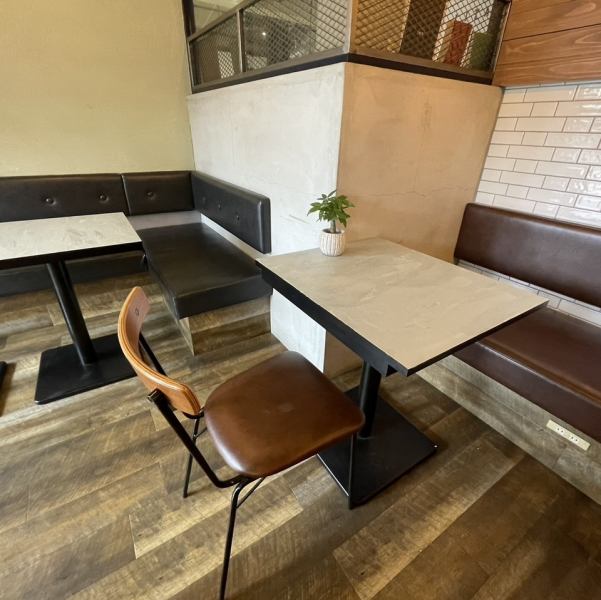 女性のお客様やお子様連れの方も安心して過ごせる席をご用意しています。落ち着いた雰囲気の中で、ゆっくりとお食事を楽しむことができるので、特別な時間をお過ごしください。