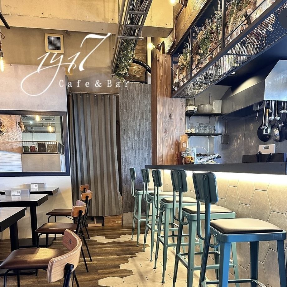 ドライフラワー・観葉植物に囲まれた空間でゆっくり土鍋ご飯とお料理を。