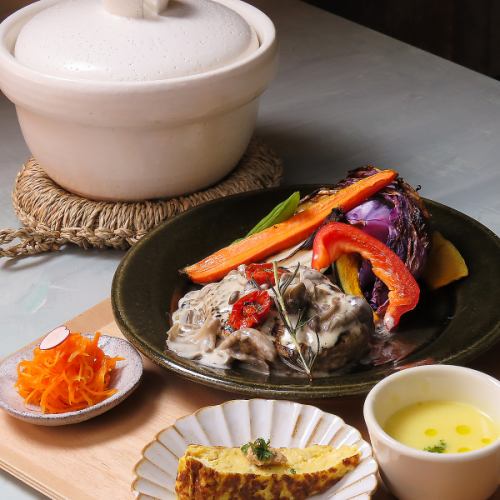 蓮根と豆腐の1y17ハンバーグ-キノコクリームソース-