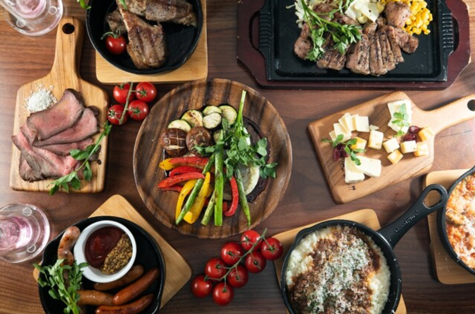 非常受歡迎的套餐,包含3小時無限暢飲和8道菜! 8道菜僅需5000日圓!