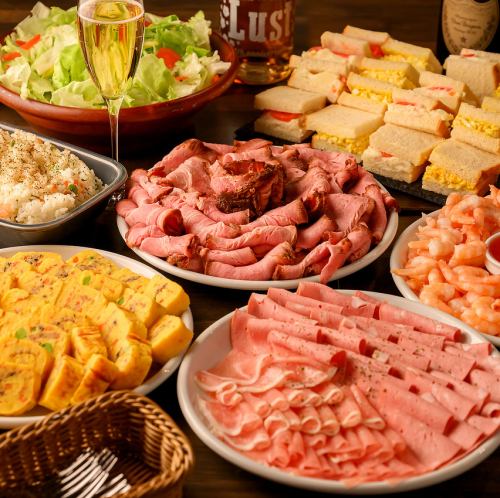 【私人派對套餐】8 道菜，2 小時暢飲 ⇒ 每人 ¥4,200 起。你可以使用飛鏢、大螢幕和麥克風！