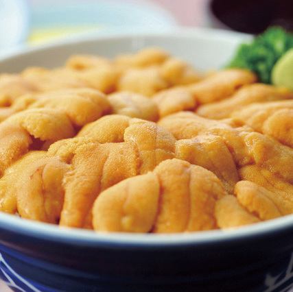 カニの月見丼、生ウニ丼、本マグロ丼等ちょっと贅沢な日替わり丼
