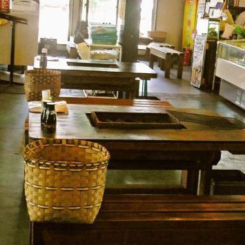 カキ専門店のウミコヤ38で焼ガキ・生ガキを食べ比べてください!