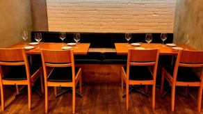 [1 table for 6-8 people] Perfect for groups of up to 8 people.There are partition walls on both ends, so you can enjoy conversation at your leisure. We also offer course meals that are popular with groups, so please come and try them out.