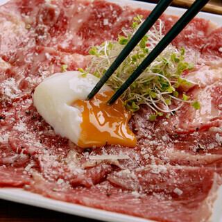 50種の樽ワインを自由に楽しみましょう♪絶品肉料理とのマリアージュもできます！
