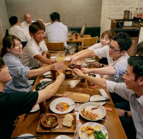 【9~10名様テーブル×1】宴会にぴったりなお席になります。会社の飲み会やちょっとした宴会などにも使いやすいお席。宴会に使いやすい、コース料理は4種類!ワインに合わせたメニューもございます♪