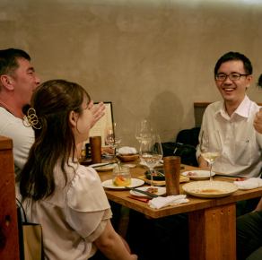 【2~4名様ソファーBOX×3】最大4名様の少人数様向けのソファーのお席になります。少人数での女子会やご友人とのお食事にぴったりです!ワインもお食事も美味しく楽しくご堪能ください☆