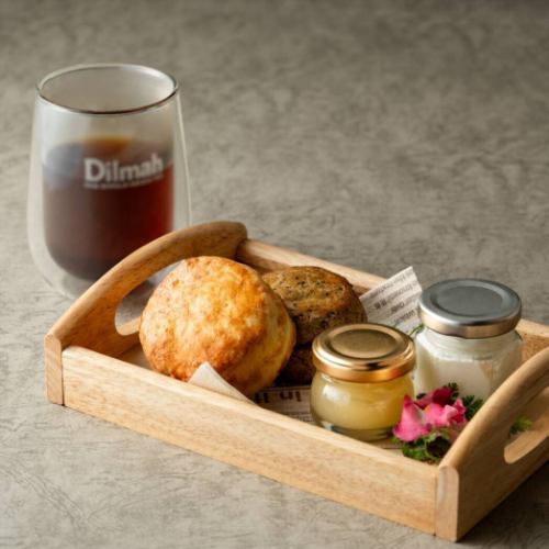 スコーンプレート(ティーフロー付き)