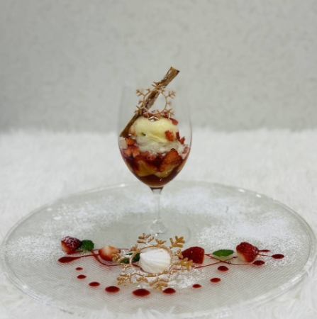 紅茶といちごのパフェ