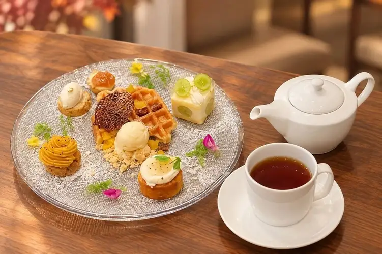 【季節の贅沢】秋の味覚ハーフアフタヌーンティー◆紅茶を含む7種類2980円(税込)