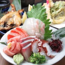 Assorted sashimi