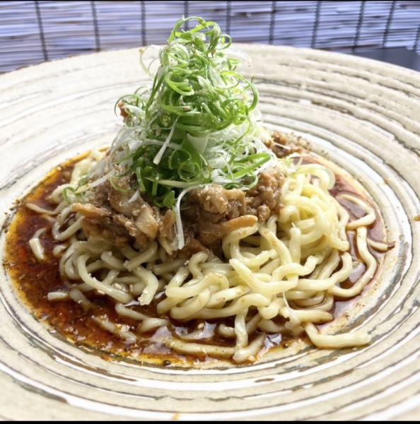 ふれねると言ったらこれ！人気の秘密は極秘の肉味噌にあり！【汁なし坦々麺】