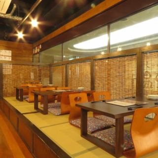 Ideal for banquets ◎ Seats that can be settled down on tatami mats ♪