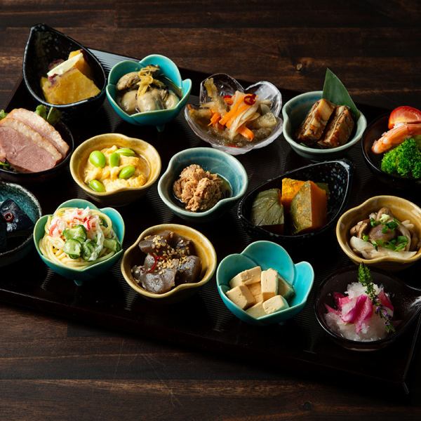 おばんざい食べ放題ランチ。造り盛り付きの贅沢御膳