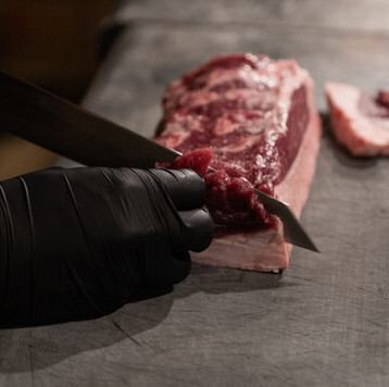 超希少！国産羊肉を焼き師が各卓上の七輪で焼き上げる