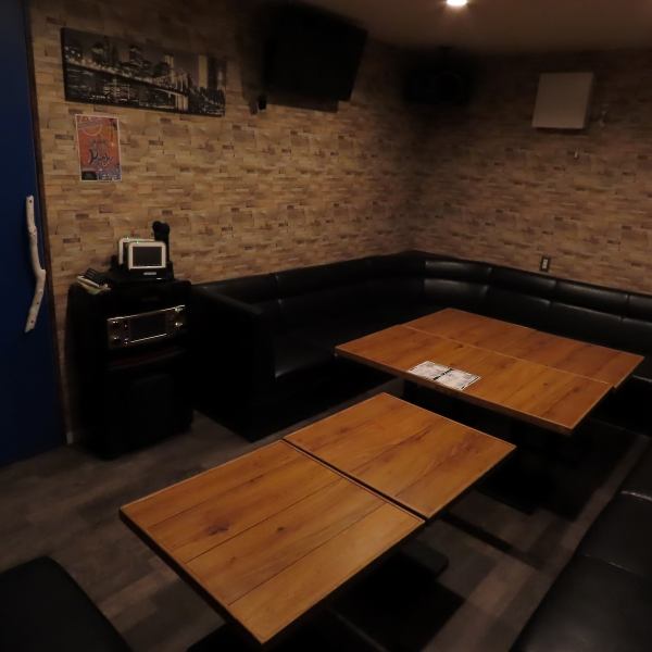 【個室席】1室限定のリラックスムード溢れる個室席。最大15名様までご利用頂けます。各種二次会等、様々なシーンでご利用頂けます。