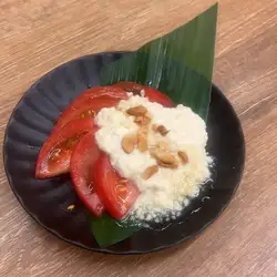 番茄奶油起司沙拉佐豆腐醬
