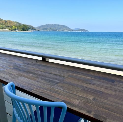 Comfortable terrace seats facing the sea