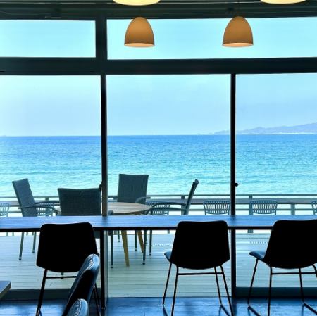 Counter seats facing the sea