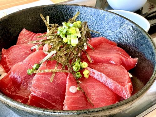 Raw bluefin tuna bowl