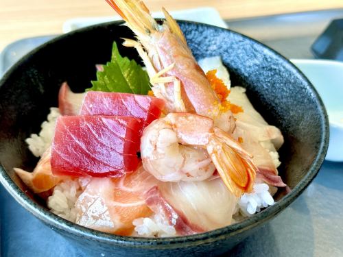 Bowl of rice topped with sashimi