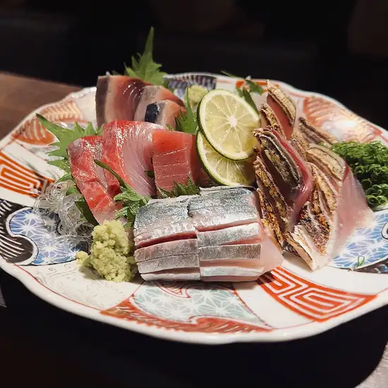こだわりの新鮮な旬魚を活かした一品料理や逸品×豊富な日本酒をお楽しみいただけます