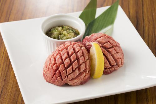 Matured thick-sliced premium salted tongue with green onions